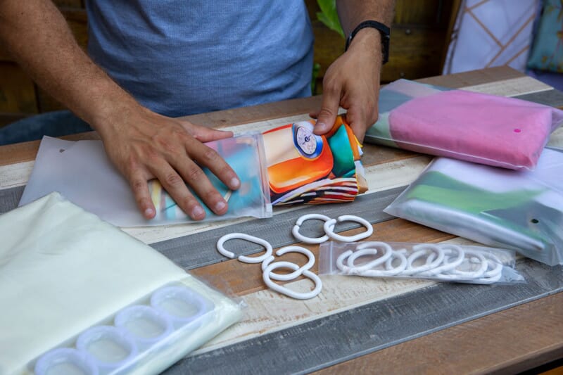 photo de l'emballage de nos rideaux de douche coco rideaux personnalisés